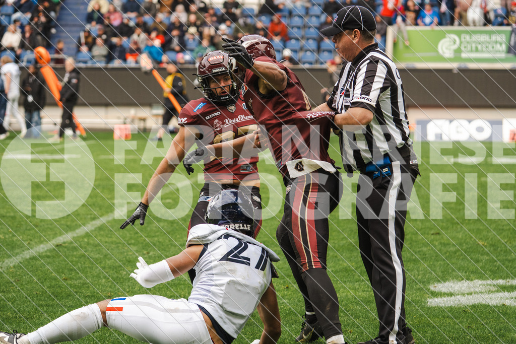 GER Rhein Fire vs. Paris Musketeers, Football, European League of Football, Spieltag 4, Saison 2025, 08.06.2025 | GER Rhein Fire vs. Paris Musketeers, Football, European League of Football, Spieltag 4, Saison 2025, 08.06.2025Foto: Fabian Friese - Realisiert mit Pictrs.com