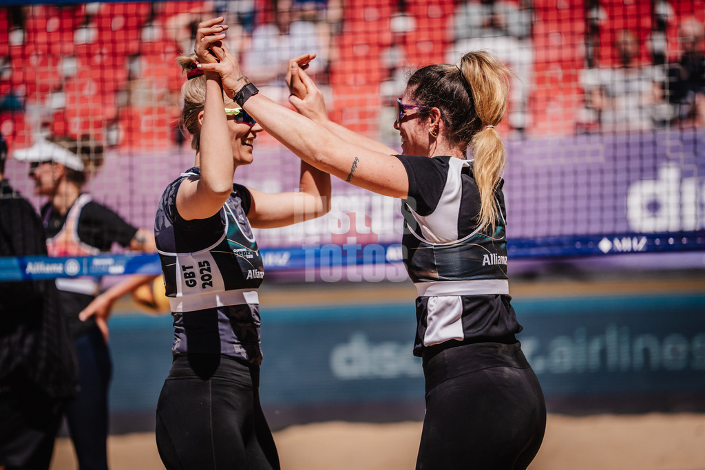 Beachvolleyball | Frauen | Allianz German Beach Tour 2025 | Tourstop Düsseldorf | 16.05.2025 | v.l. Sarah Schneider und Sandra Ferger jubeln nach dem Sieg
