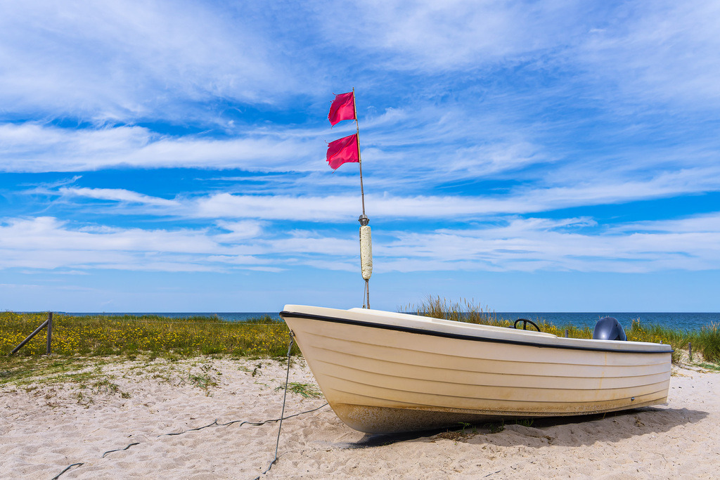 Fischerboot an der Ostseeküste bei Zingst auf dem Fischland-Darß | Fischerboot an der Ostseeküste bei Zingst auf dem Fischland-Darß.