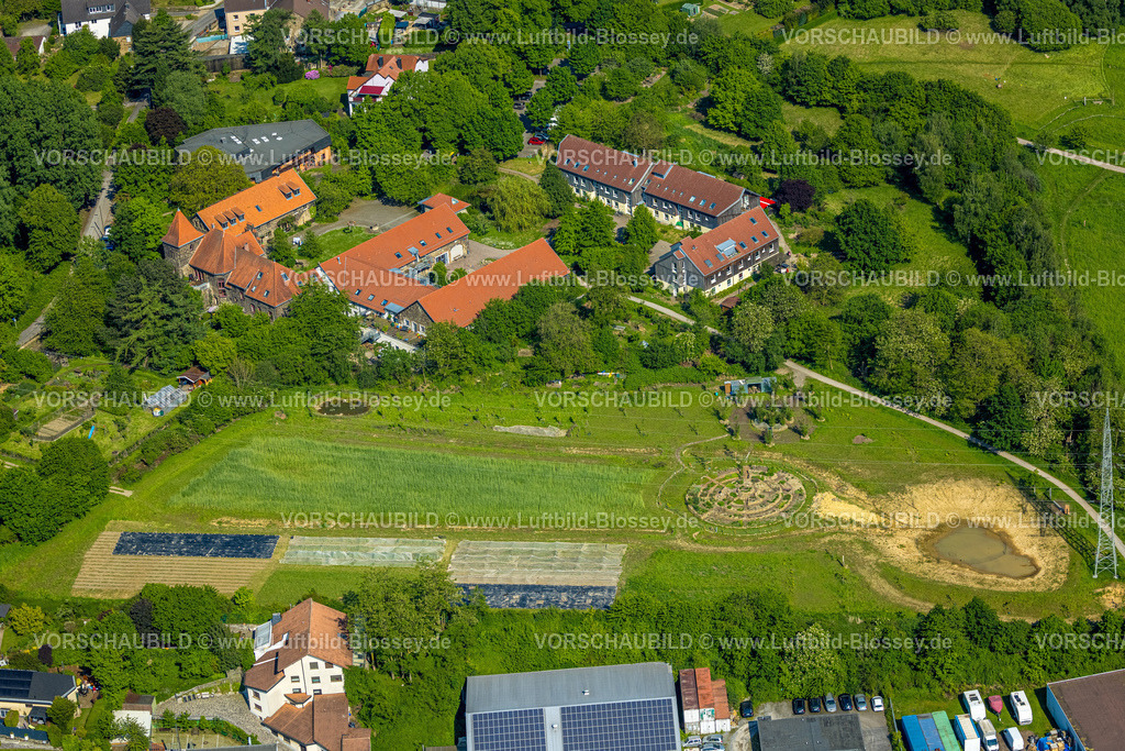 Witten240506927 | Luftbild, Christopherus-Haus, Wohn- und Lebensgemeinschaft Witten Christopherus-Hof, Gärten der Gemeinschaft, spiralförmiger Kräutergarten Heilkräuterspirale, Annen, Witten, Ruhrgebiet, Nordrhein-Westfalen, Deutschland