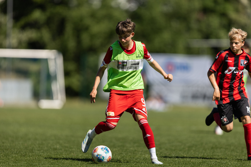 Fußball I Männer I 40. Pfingscup Hollage I 13374 | realhellocedii - Realisiert mit Pictrs.com