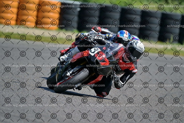 26BT02-1338 | markuskiefer.com - Realisiert mit Pictrs.com