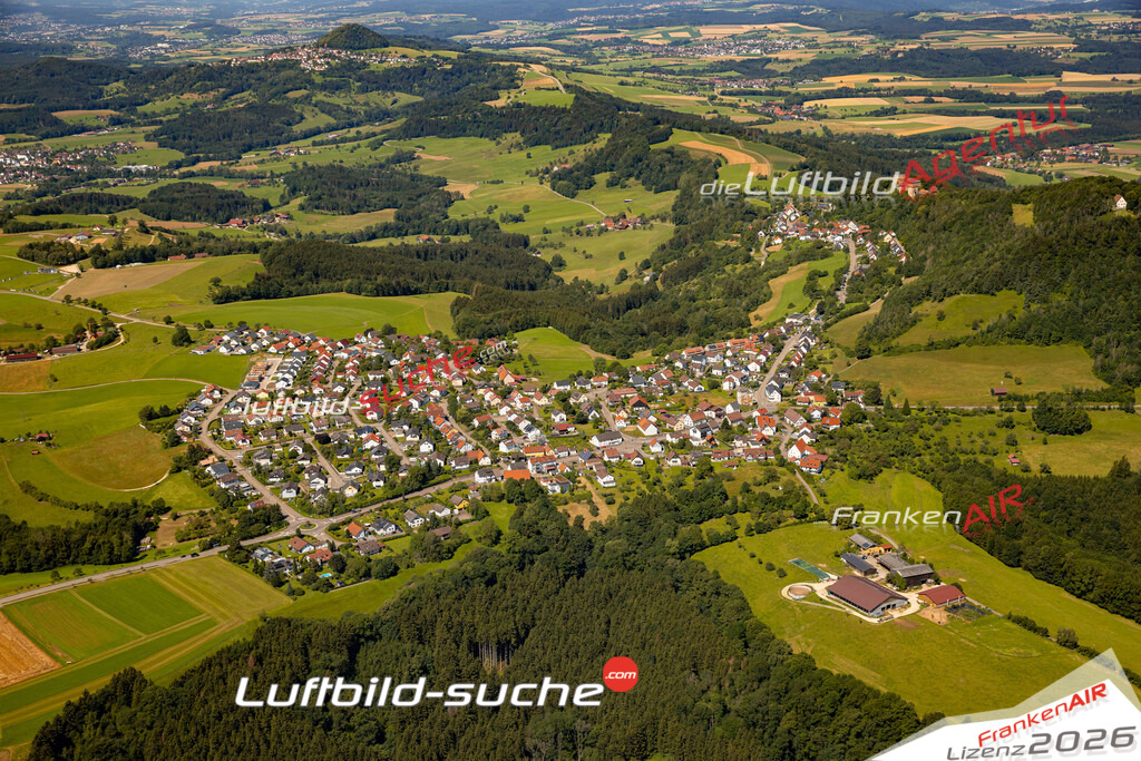 Das Luftbild zeigt : Rechberg Schwäbisch Gmünd - Die Luftaufnahme wurde 2024 vom UL-Flugzeug aus erstellt ( keine Drohne ) - Hochauflösende Luftaufnahme - Für grossformatige Ausdrucke geeignet. Die Geschenkidee !Mit Lizenz und Bildrechte bestellbar