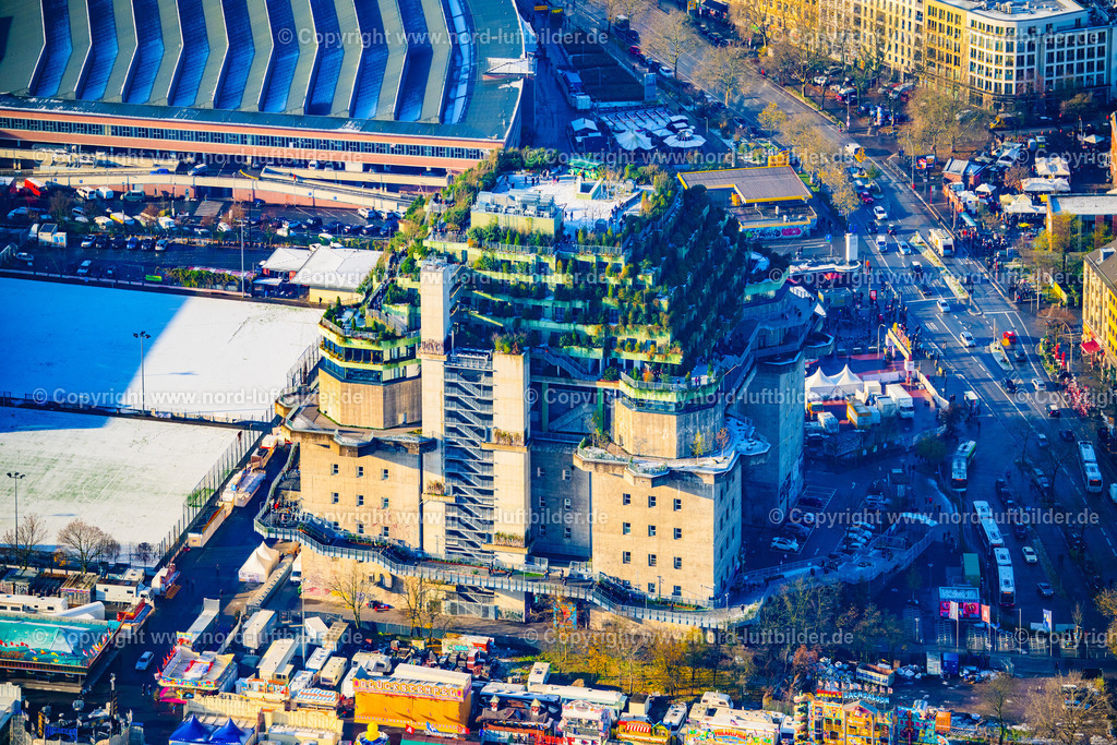 Hamburg_Heiligengeistfeld_Bunker_Winter_ELS_1778231124 | HAMBURG 23.11.2024 Bunker- Gebäudekomplex " Medienbunker " an der Feldstraße im Ortsteil Sankt Pauli in Hamburg, Deutschland. Weiterführende Informationen bei: EHP Erste Hanseatische Projektmanagement GmbH,  Hilldegarden e.V.,  Holsteiner Kabel- und Leitungsbau Willi Pohl GmbH & Co. KG,  Ingenieurbau George Bähr GmbH,  PERI GmbH,  RIMC Bunker Hamburg Hotelbetriebsgesellschaft mbH & Co.,  Veranstaltungs GbR Wolters/Jähnichen. // Bunker building complex "Medienbunker" on Feldstrasse in the Sankt Pauli district of Hamburg, Germany. Further information at: EHP Erste Hanseatische Projektmanagement GmbH,  Hilldegarden e.V.,  Holsteiner Kabel- und Leitungsbau Willi Pohl GmbH & Co. KG,  Ingenieurbau George Baehr GmbH,  PERI GmbH,  RIMC Bunker Hamburg Hotelbetriebsgesellschaft mbH & Co.,  Veranstaltungs GbR Wolters/Jaehnichen. Foto: Martin Elsen