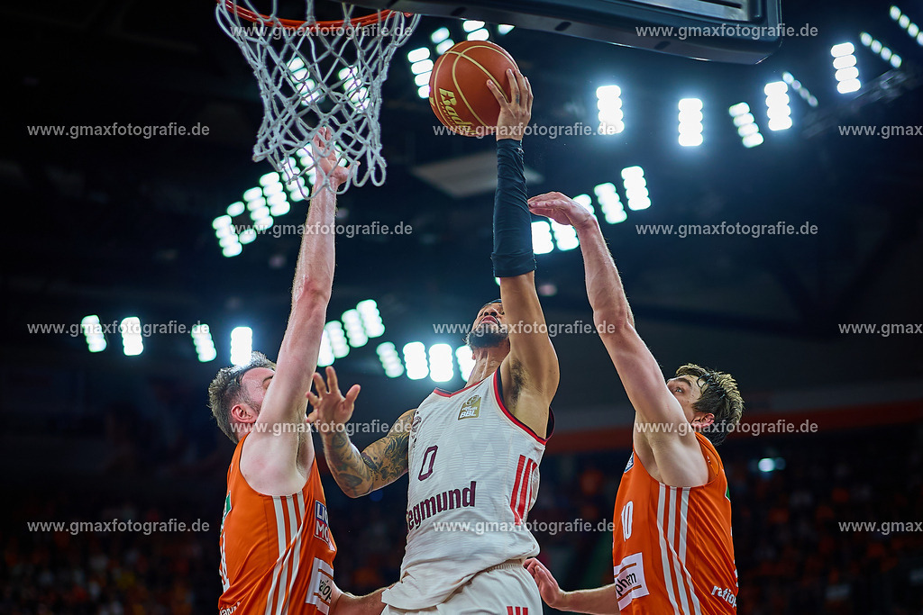 GER, ratiopharm ulm gegen FC Bayern, Basketball, 2. PlayOff, Finale, EasyCredit Bundesliga, Spielzeit 2024/2025, 18.06.2025 | GER, ratiopharm ulm gegen FC Bayern, Basketball, 2. PlayOff, Finale, EasyCredit Bundesliga, Spielzeit 2024/2025, 18.06.2025Foto: Eibner-Pressefoto/Gerald Oelze-de Stoppany