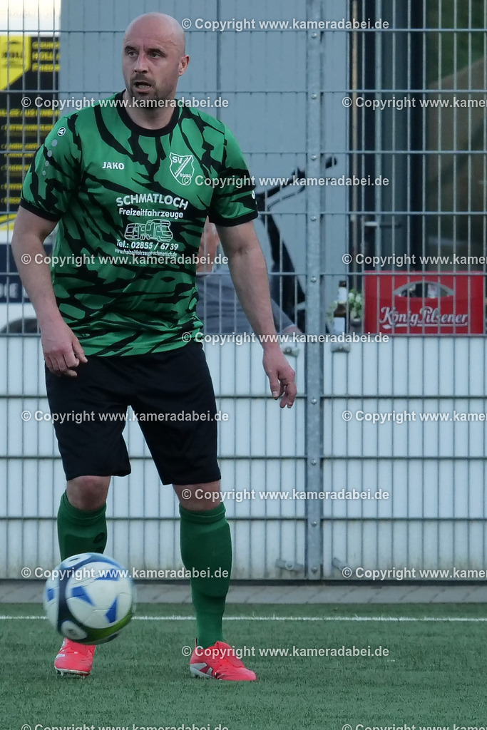 Fußball Kreispokal 25/26 Ü 32 : Spiel um Platz 3 : SV 08/29 Friedrichsfeld - SV Ringenberg AH  2 : 1 | Fußball Kreispokal 25/26 Ü 32 : Spiel um Platz 3 : SV 08/29 Friedrichsfeld - SV Ringenberg AH  2 : 1Spielort : Voerde Friedrichsfeld - Realisiert mit Pictrs.com