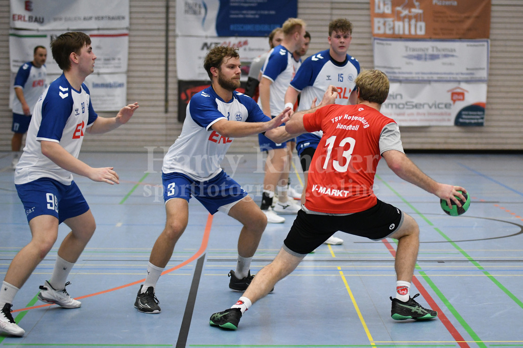 HC Deggendorf :  TSV Rottenburg  | mussten viel Abwehrarbeit leisten: v.l. Marcel  Meiser  (HC Deggendorf  #99); Laurin Roth (HC Deggendorf #3); Jonas  Heuer  (HC Deggendorf  #15) - Realisiert mit Pictrs.com