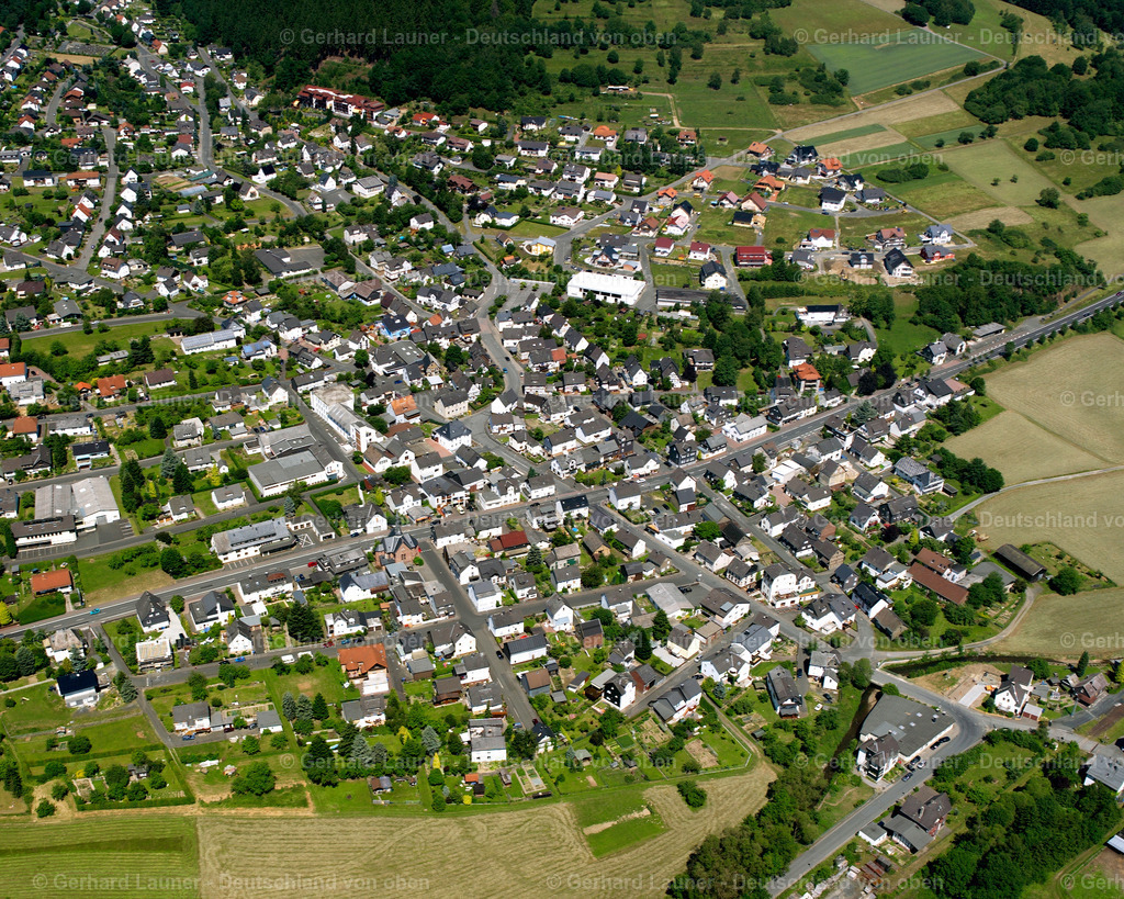 2610603 | WISSENBACH 09.06.2006 Wohngebiet einer Einfamilienhaus- Siedlung  in Wissenbach im Bundesland Hessen, Deutschland // Single-family residential area of settlement  in Wissenbach in the state Hesse, Germany Foto: Gerhard Launer