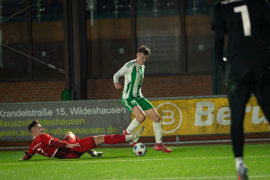 Fußball I Herren I Saison 2025-2026 I Freundschaftsspiel I TSV Grossenkneten - TuS Lutten I 1206 | Joshua Gruner (15, TuS Lutten) - Realisiert mit Pictrs.com