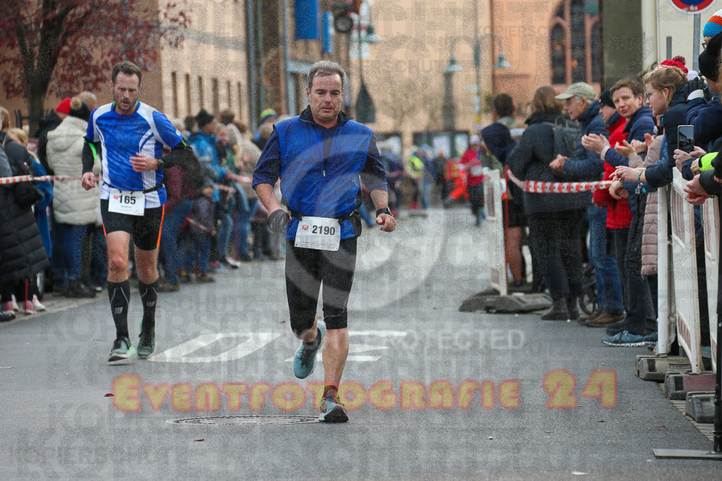 221127_1216_EX1_2308 | Sportfotografie im Rhein-Sieg Kreis, Köln, Bonn, NRW, Rheinland Pfalz, Hessen, etc. Unser Tätigkeitsfeld umfasst den Laufsport vom Volkslauf über den Marathon, Duathlon, Triathon bis zum Ultralauf wie Kölnpfad Ultra oder Schindertrail.