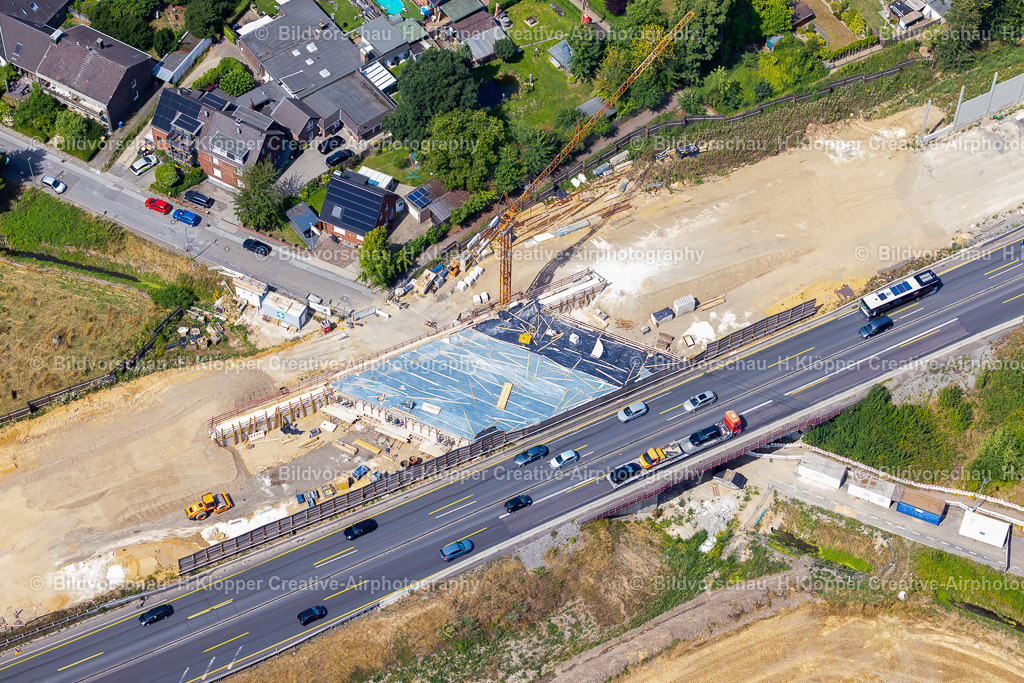 Lufbilder Krefeld-5565 | Baustelle zum Neubau der Streckenführung und Fahrspuren im Verlauf der Autobahn- Brücke der BAB A57 an der E31, Bösinghovener Straße in Meerbusch im Bundesland Nordrhein-Westfalen, Deutschland. - Realisiert mit Pictrs.com