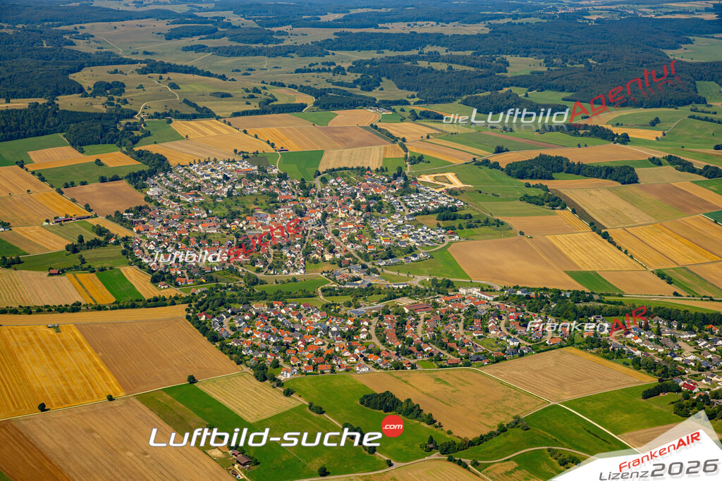Das Luftbild zeigt :  Heroldstatt - Die Luftaufnahme wurde 2024 vom UL-Flugzeug aus erstellt ( keine Drohne ) - Hochauflösende Luftaufnahme - Für grossformatige Ausdrucke geeignet. Die Geschenkidee !Mit Lizenz und Bildrechte bestellbar