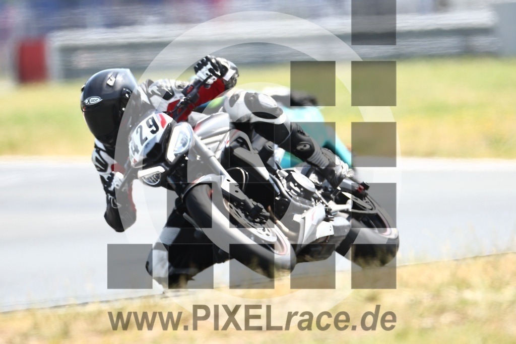 0429-20250617_07746 | Schöne Erinnerungen an spannende Momente - das festzuhalten ist unser Job. PIXELrace.de ist seit 2003 auf den Rennstrecken Europas unterwegs um die Action draußen beim Fahren und die wunderbare Stimmung imm Fahrerlager für euch einzufangen.