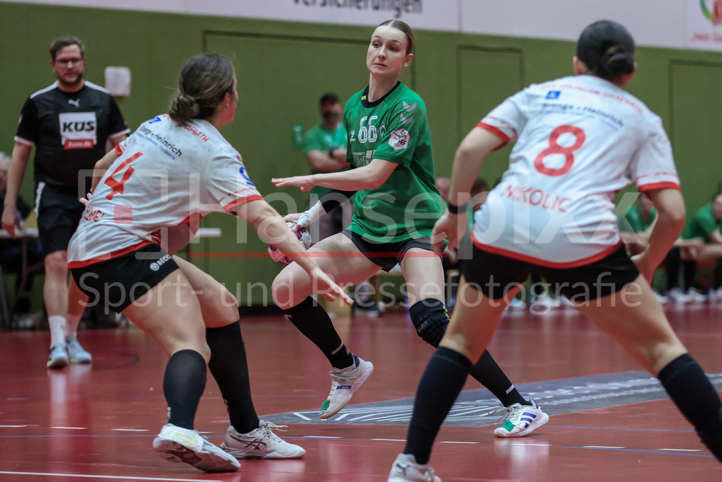 Handball, 2. Bundesliga Frauen, SV Werder Bremen - HSV Solingen-Gräfrath 76 | v.li.: Luise Albert (SV Werder Bremen, 66) am Ball, Spielszene, Aktion, Action