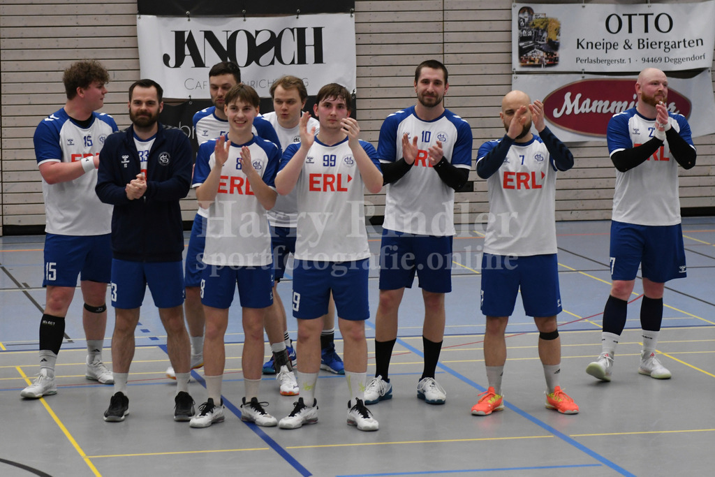 HC Deggendorf : Burghausen II | Deggendorf jbedankt sich bei den Fans  - Realisiert mit Pictrs.com