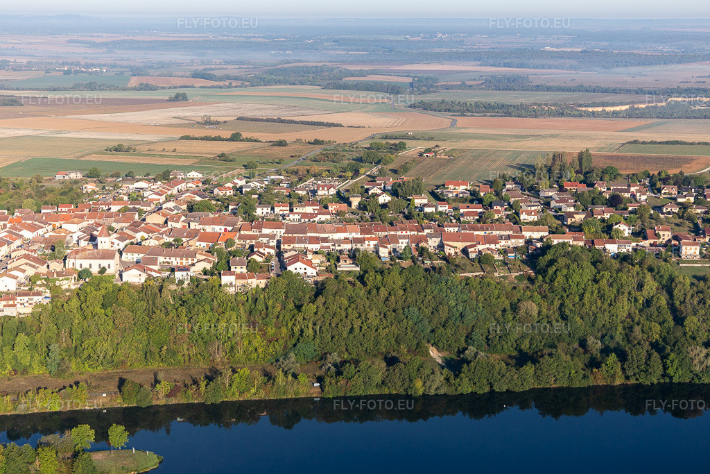 Vue aérienne: Vue de la ville à Villey-Saint-Étienne dans le département Meurthe et Moselle, France. Photo: IMG_118127.jpg prise le 15/09/2019 par Werner Riehm/FLY-FOTO.euRésolution de l'original: 5472 x 3648 px
