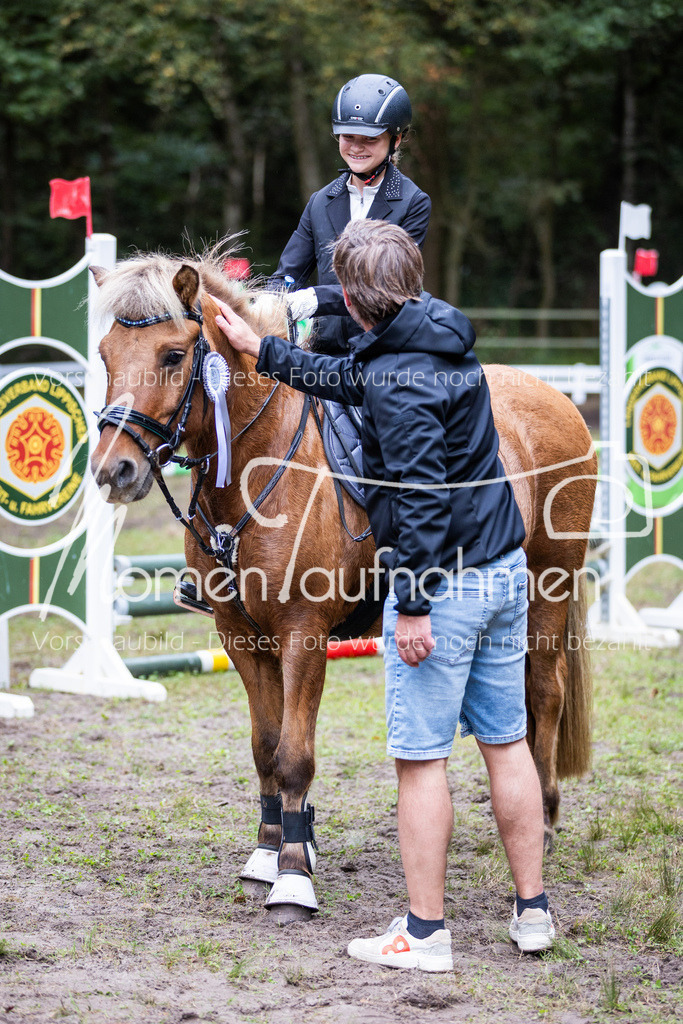 HB-Springreiter-053 | MomenTaufnahmen Pferdesportfotos