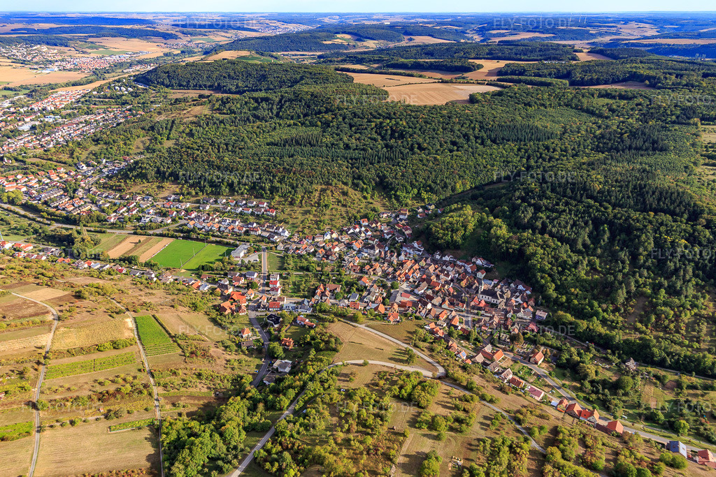 Luftbild: Ortsansicht aus Norden im Ortsteil Oberlauda in Lauda-Königshofen im Bundesland Baden-Württemberg in Deutschland. Foto: IMG_111402.jpg vom 09.09.2018 durch Werner Riehm/FLY-FOTO.de