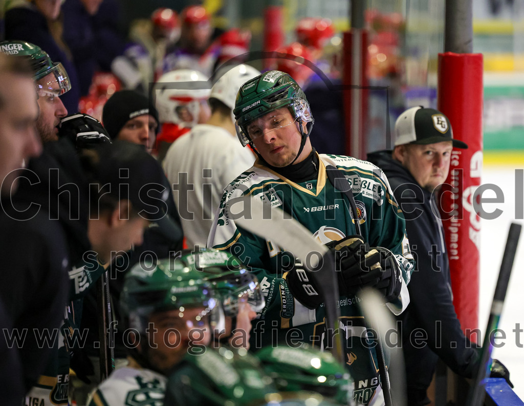 2025-11-30_067_TSV_Erding_gegen_EC_Peiting | Erding, Deutschland, 30.11.2025:Eishockey, Oberliga Süd 2025 / 2026, 22. Spieltag, TSV Erding gegen EC Peiting, Endergebnis: 5:1Dennis Miller (Erding Gladiators, #61)Foto: Christian Riedel / fotografie-riedel.net