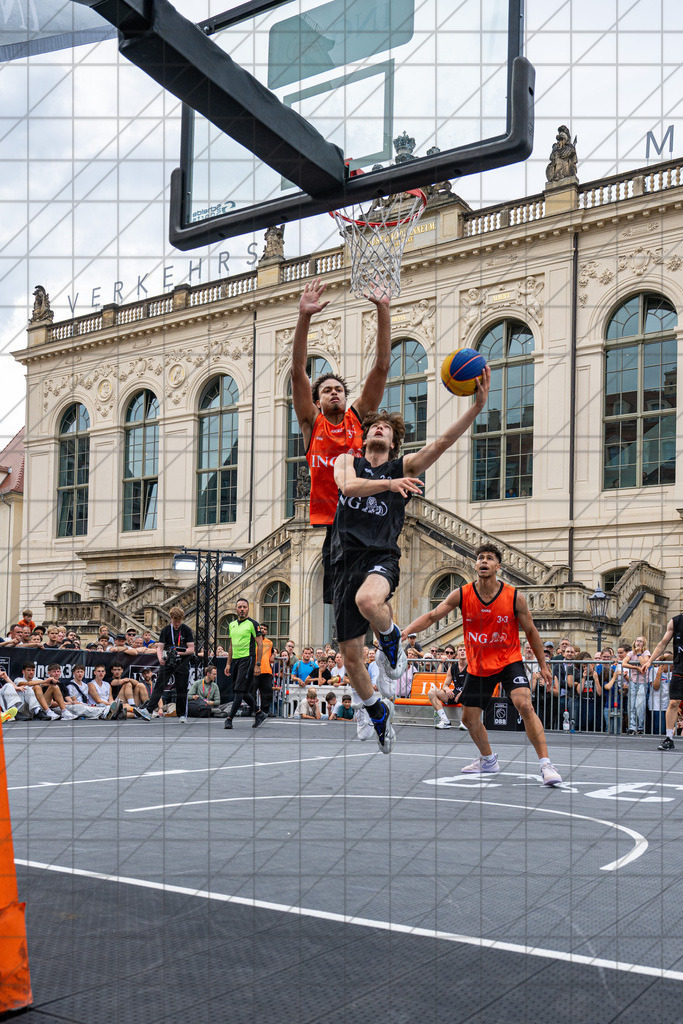 DIE FINALS 2025 | Dt. Meisterschaft 3x3   | 1/4 Finale Männer //  02.08.25: DIE FINALS 2025 | Dt. Meisterschaft 3x3   / Dresden / Deutschland  //   CREDIT:www.bullenfotos.de, Martin König, Hörner Weg 40, D-49078 Osnabrück, +4917663732967 // Nutzung und Weitergabe nur zu den vereinbarten Zwecken. Presseanfragen an Ersteller. Alle Rechte beim Ersteller. Honorierung nach MFM. - Realisiert mit Pictrs.com