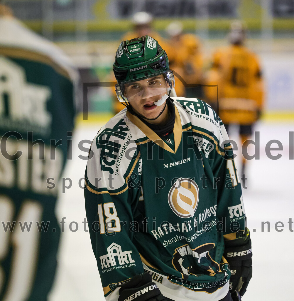2025-08-22_037_TSV_Erding_gegen_EV_Fuessen | Erding, Deutschland, 22.08.2025:Eishockey, Oberliga Süd 2025 / 2026, Testspiel, TSV Erding gegen EV Füssen, Endergebnis: 1:4Luis Scheibengraber (Erding Gladiators, #18)Foto: Christian Riedel / fotografie-riedel.net