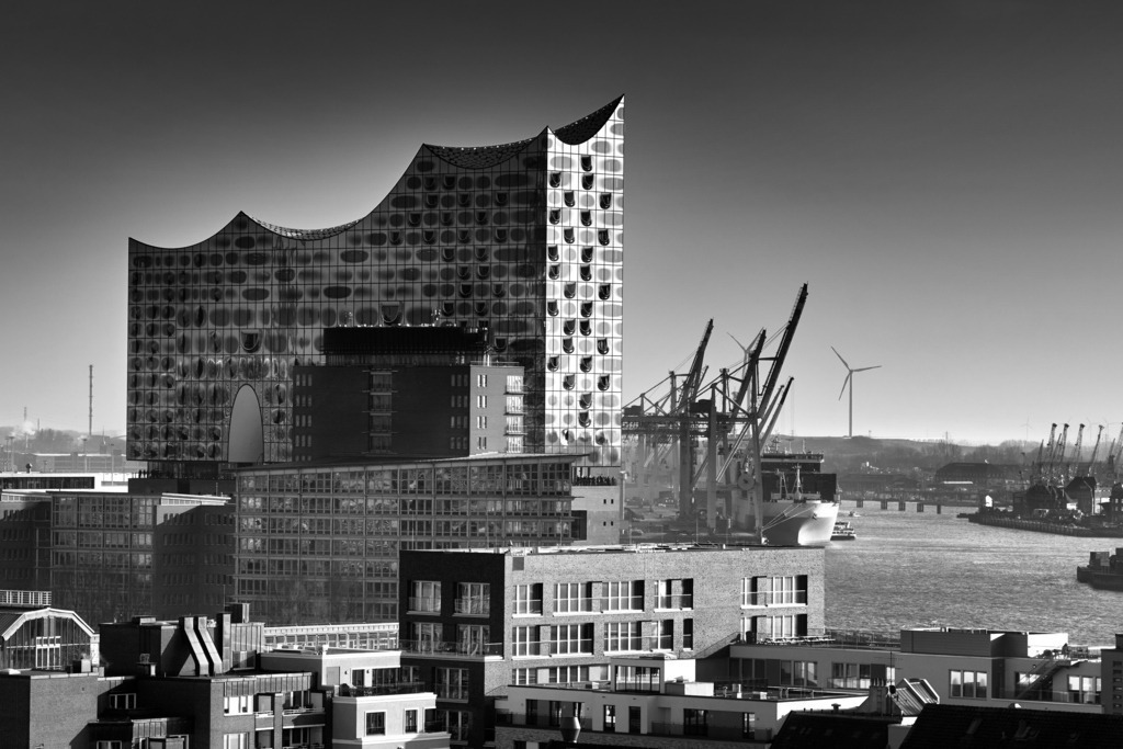 hamburg bilder leinwand elbphilharmonie in sw | Kaufen Sie Hamburg Bilder und Hamburg Fotos auf Leinwand, Acrylglas, Alu-Dibond, oder als Poster in Hamburgs großer Onlinegalerie. Elbphilharmonie Bilder, Hamburger Hafen, Speicherstadt, Alster und viel mehr.