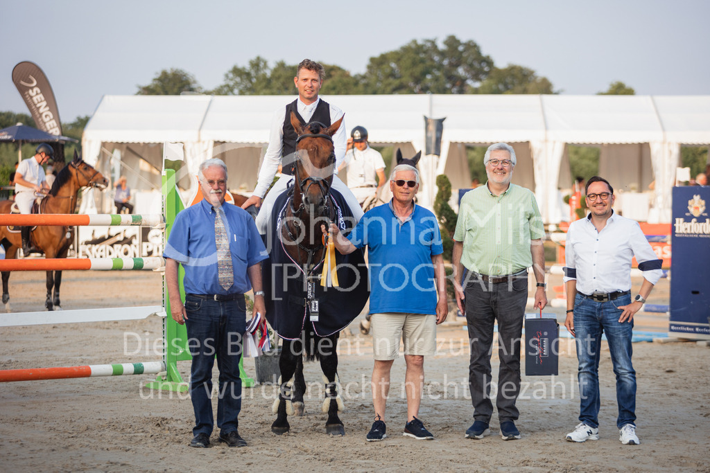 230624_PfSpTa_GroßerPreis-318 | Deine schönsten Turniermomente als professionelle Fotos! Entdecke hochwertige Pferdesport-Fotografie im Online-Shop. Jetzt Fotos finden & bestellen!