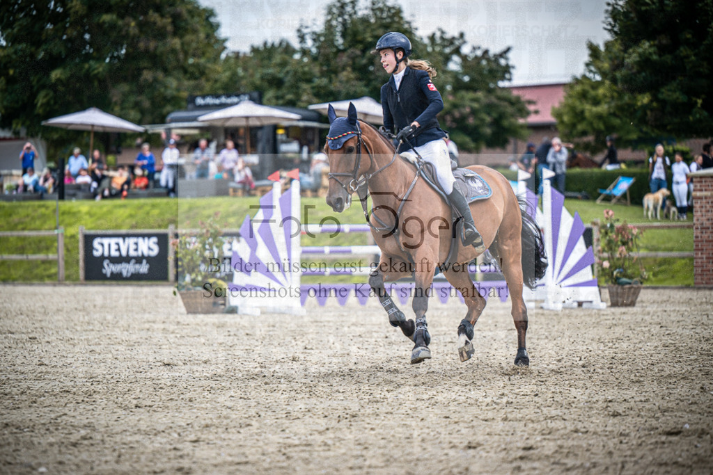 DOS_4888 | Entdecke hochwertige Reitturnierfotos von Foto Oger. Professionell, emotional und authentisch – jetzt Lieblingsmomente im Shop bestellen.Deutschlandweite Turnierfotografie. - Realisiert mit Pictrs.com