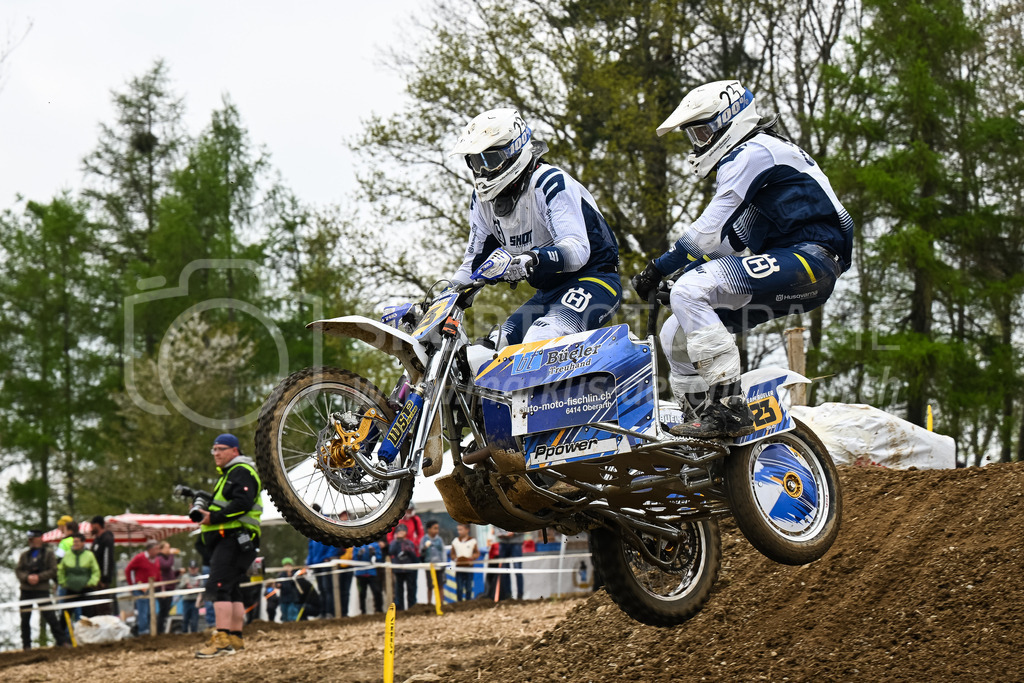 Motocross Schlatt bei Winterthur - 30. April 2023 | #23 Bueeler Markus / Bueeler Armin aus Oberarth (CH) auf WSP Husqvarna 450 in der Kategorie Seitenwagen am Motocross Schlatt bei Winterthur, 30. April 2023. 
Instagram: @mx_schlatt | @mc_wila | @sam_schweiz
Bild: Sportfotografie Markus Aeschimann | www.markus-aeschimann.ch - Realisiert mit Pictrs.com