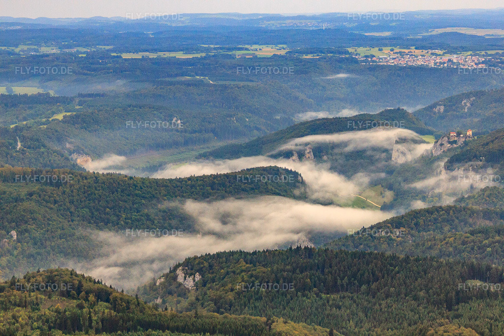 Luftbild: Donaudurchbruch unter Wolken in Fridingen an der Donau im Bundesland Baden-Württemberg in Deutschland. Foto: IMG_71750.jpg vom 31.08.2014 durch Werner Riehm/FLY-FOTO.deAuflösung des Originals: 4752 x 3168 px