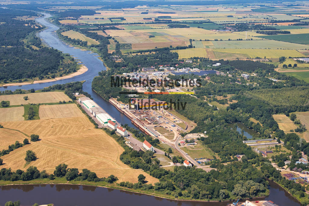 51-52_Roßlau_IMG_Wittenberg_8088 | Die schönsten Luftbilder von Sachen-Anhalt & Mitteldeutschland als Bilddatenbank zur kommerziellen Nutzung. Nutzen Sie unsere Erfahrung seit 2005 in der Luftbildfotografie. - Realisiert mit Pictrs.com