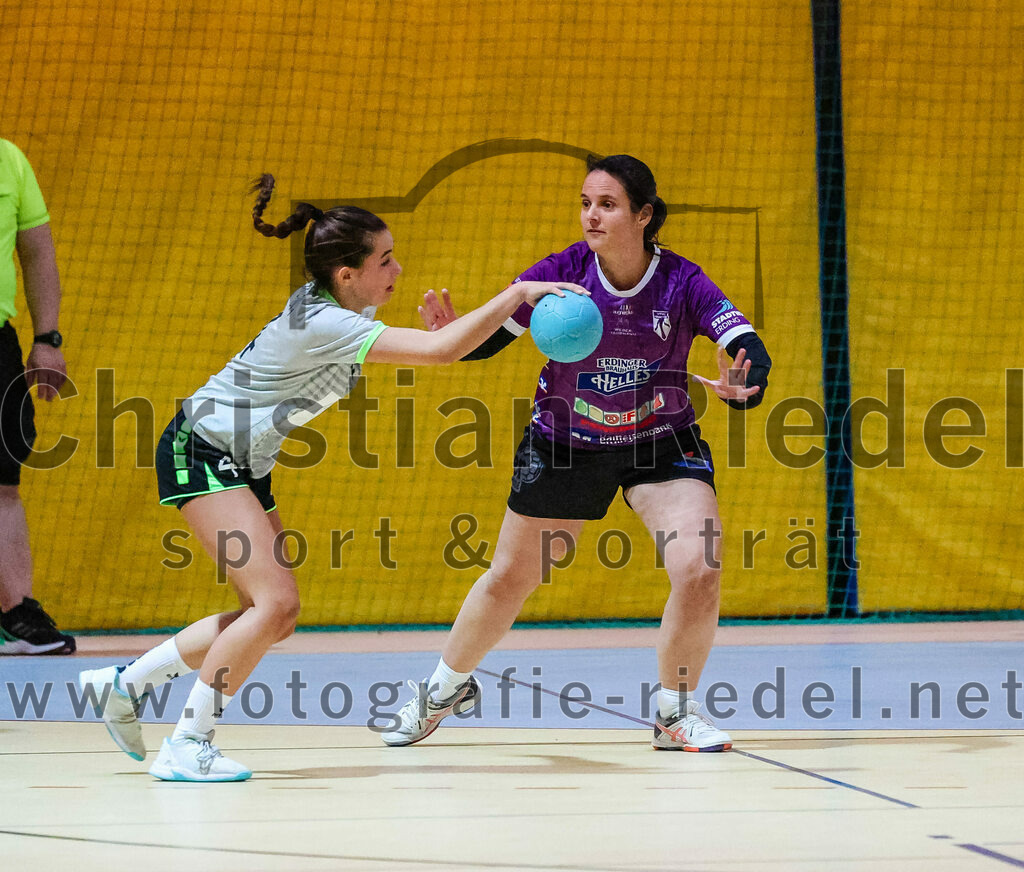 2023-11-11_062_SpVgg_Altenerding_gegen_TSV_Simbach_II | Erding, Deutschland, 11.11.2023:
Handball, Bezirksliga Frauen Altbayern 2023 / 2024, 5. Spieltag, SpVgg Altenerding II gegen TSV Simbach II, Endergebnis: 31:28

Yvonne Borkowski (TSV Simbach, #11)

Foto: Christian Riedel / fotografie-riedel.net