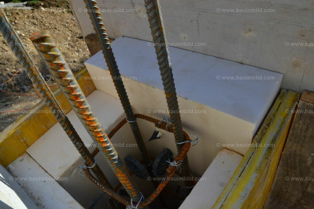 bib-lg04-betonarbeiten-0612 | Nach LV-Leistungsgruppen sortierte Detailfotos über den Bau eines Hauses. Alle Hausbau-Bilder direkt vom Urheber und Autor der Website Haus-Selber-Bauen.com