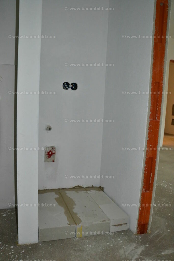 bib-lg21-fliesenlegerarbeiten-0035 | Nach LV-Leistungsgruppen sortierte Detailfotos über den Bau eines Hauses. Alle Hausbau-Bilder direkt vom Urheber und Autor der Website Haus-Selber-Bauen.com