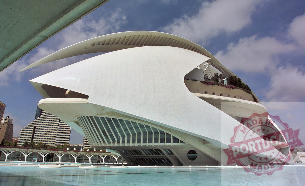 City of Arts and Sciences reflecting in the water, Valencia, Spain | Futuristic white building of the City of Arts and Sciences reflecting in the water in Valencia, Spain - Realized with Pictrs.com