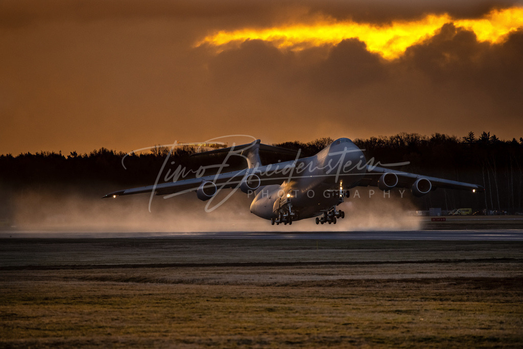 144 | Buy high-quality aviation and travel photography prints by professional photographer Timo Breidenstein. Authentic images, professionally printed, worldwide shipping. - Realisiert mit Pictrs.com