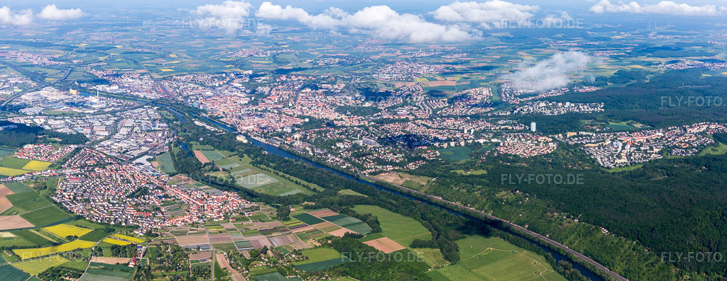 Luftbild: Stadtansicht am Ufer des Flußverlaufes des Main zwischen Sennfeld und Schweinfurt in Schweinfurt im Bundesland Bayern in Deutschland. Foto: IMG_100034-Pano.jpg vom 26.05.2017 durch Werner Riehm/FLY-FOTO.de – Auflösung des Originals: 9114 x 3536 px