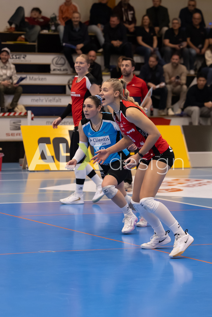 Volleyball I Frauen I Saison 2025-2026 I Volleyball NLA | Women I Round 16 I VC Kanti Schaffhausen - Viteos NUC I 31.01.2026 | 8 Lina-Marie Lieb (DE) (VC Kanti Schaffhausen) – Aussen  //  12 Isabella Loffreda (CH) (VC Kanti Schaffhausen) – Libera - Realisiert mit Pictrs.com