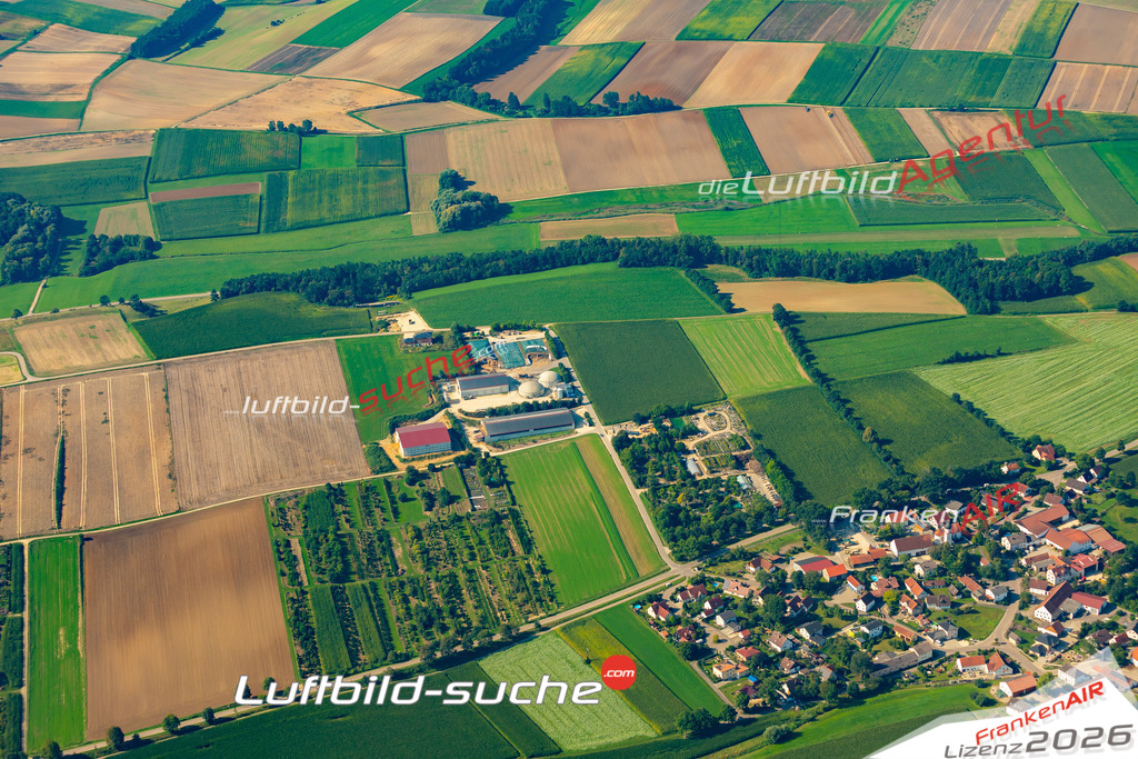 Das Luftbild zeigt : Ortlfing Burgheim - Die Luftaufnahme wurde 2024 vom UL-Flugzeug aus erstellt ( keine Drohne ) - Hochauflösende Luftaufnahme - Für grossformatige Ausdrucke geeignet. Die Geschenkidee !Mit Lizenz und Bildrechte bestellbar