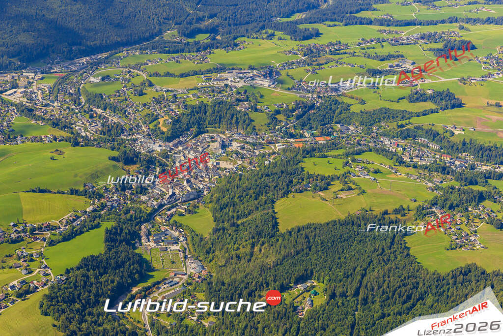 Luftaufnahme von Bad Aussee - Die Luftaufnahme wurde 2025 vom UL-Flugzeug heraus erstellt ( keine Drohne ) - Hochauflösende Luftaufnahme - für professionelle Ausdrucke geeignet. Die Geschenkidee !Mit Lizenz und Bildrechte bestellbar