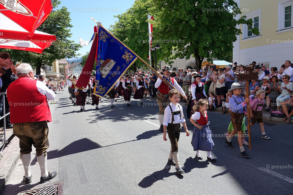 news-2022-Juli17-Musikumzug-Reutte-DSD03271-Hoefen | Info aus dem Bezirk Reutte/Ausserfern Tirol sowie eine umfangreiche Bilddatenbank über die gesamte Region: Lechtal, Talkessel Reutte, Tannheimertal, Zwischentoren. Lech, Plansee, Zugspitze, Grenztunnel, B179, Fernpassstraße, Verkehr, Lawinen, Tradition, - Realisiert mit Pictrs.com