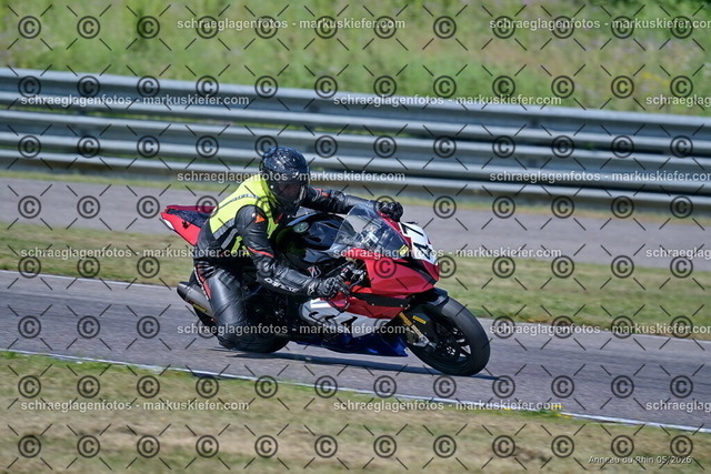 26BT02-0645 | markuskiefer.com - Realisiert mit Pictrs.com