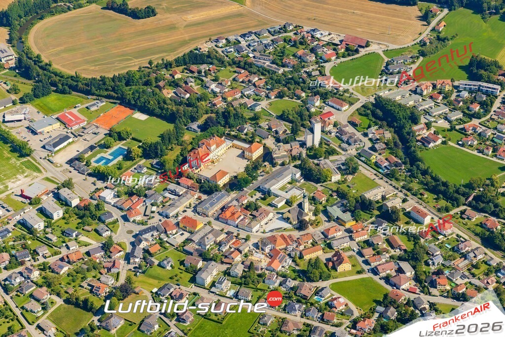 Luftaufnahme von Aurolzmünster - Die Luftaufnahme wurde 2025 vom UL-Flugzeug heraus erstellt ( keine Drohne ) - Hochauflösende Luftaufnahme - für professionelle Ausdrucke geeignet. Die Geschenkidee !Mit Lizenz und Bildrechte bestellbar