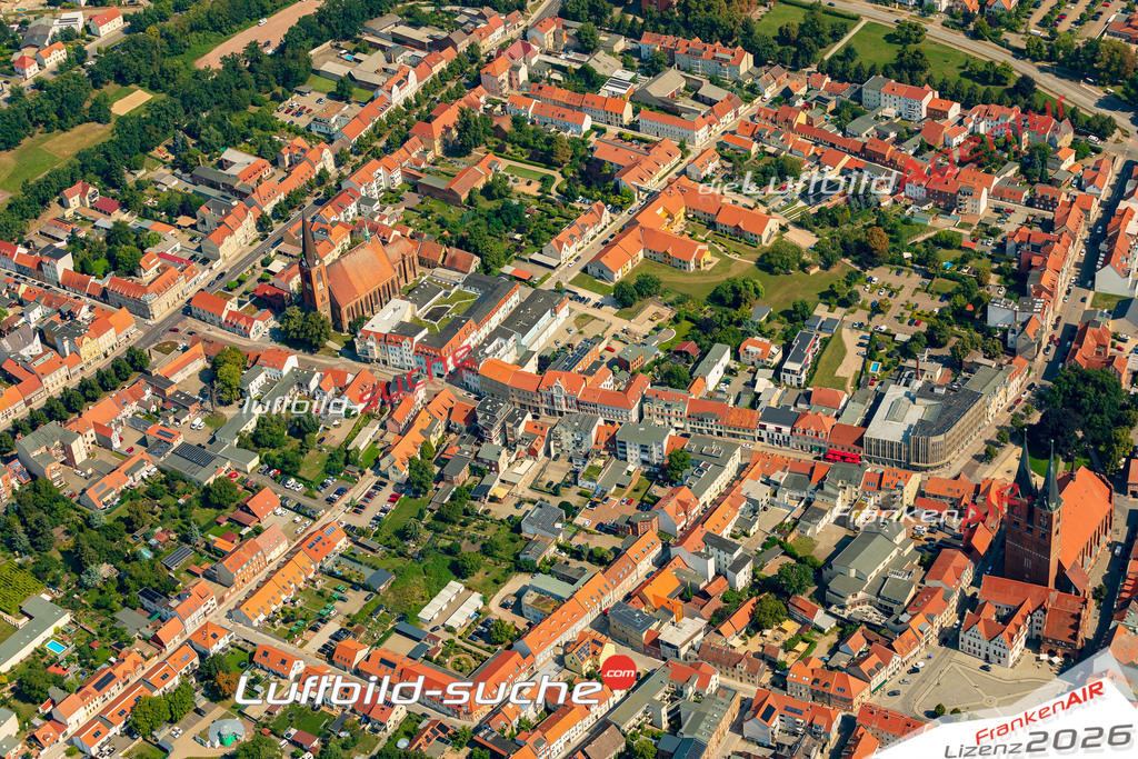 Luftaufnahme Altstadt Stendal - Die Luftaufnahme wurde 2025 vom UL-Flugzeug heraus erstellt ( ohne Drohne ) - Hochauflösende Luftaufnahme - für professionelle Ausdrucke geeignet. Die Geschenkidee !Mit Lizenz und Bildrechte bestellbar