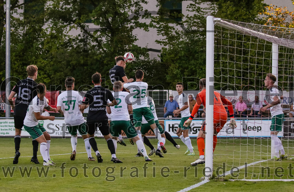 2023-08-18_021_FC_Schwaig_gegen_TSV_Kastl | Oberding, Deutschland, 18.08.2023:
Fußball, Landesliga Südost 2023 / 2024, 7. Spieltag, FC Schwaig gegen TSV Kastl, Endergebnis: 2:2

Marco Unterholzner (TSV Kastl, #18), Maximilian Hellinger (FC Schwaig, #23), Tobias Bartl (FC Schwaig, #37), Raphael Kamhuber (TSV Kastl, #5), Tobias Jell (FC Schwaig, #2), Pascal Linhart (TSV Kastl, #16), Mirza Idrizovic (FC Schwaig, #25), Roman Mavdryk (FC Schwaig, #3), Torwart Franz Hornof (FC Schwaig, #1), Leon Roth (FC Schwaig, #21)

Foto: Christian Riedel / fotografie-riedel.net