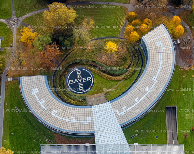 Leverkusen231100639BayerLeverkusen Bayer AG | Luftbild, halbrundes Gebäude der Konzernzentrale Bayer AG im Chempark, Bayer Kreuz-Logo in einer Gartenanlage, Wiesdorf, Leverkusen, Rheinland, Nordrhein-Westfalen, Deutschland