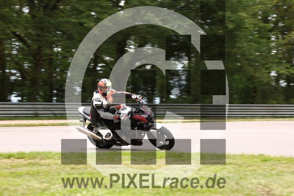 0551-20240531_00950 | Schöne Erinnerungen an spannende Momente - das festzuhalten ist unser Job. PIXELrace.de ist seit 2003 auf den Rennstrecken Europas unterwegs um die Action draußen beim Fahren und die wunderbare Stimmung imm Fahrerlager für euch einzufangen.