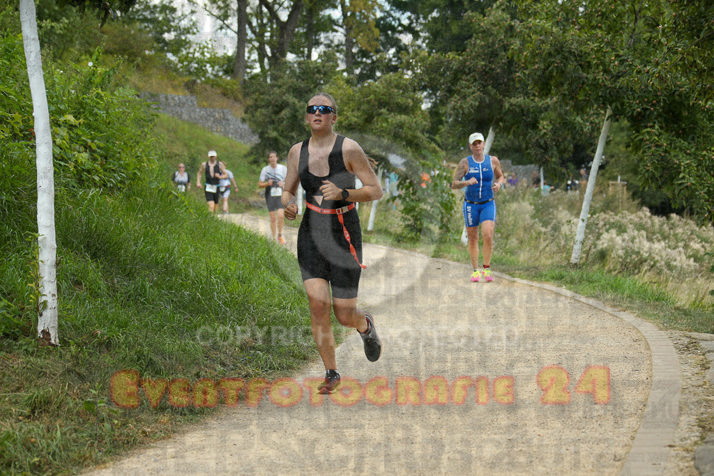 250824_1350_EX1_3944 | Sportfotografie im Rhein-Sieg Kreis, Köln, Bonn, NRW, Rheinland Pfalz, Hessen, etc. Unser Tätigkeitsfeld umfasst den Laufsport vom Volkslauf über den Marathon, Duathlon, Triathon bis zum Ultralauf wie Kölnpfad Ultra oder Schindertrail.