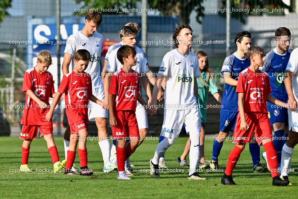 SAK vs. SV Dellach Gail | Einlauf mit SAK Nachwuchs, SAK vs. SV Dellach Gail, SAK vs. SV Dellach Gail am 14.08.2025 in Klagenfurt (Sportpark Welzenegg), Austria, (Photo by Bernd Stefan)