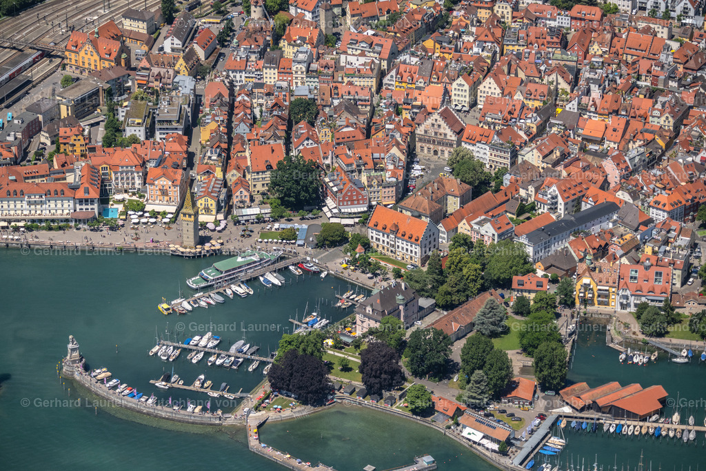 4031500 | LINDAU (BODENSEE) 12.06.2020 Uferbereiche der See- Insel Lindau in Lindau (Bodensee) am Bodensee im Bundesland Bayern, Deutschland. Weiterführende Informationen bei: Lindau Tourismus und Kongress GmbH. // Lake Island Lindau in Lindau (Bodensee) at Bodensee in the state Bavaria, Germany. Further information at: Lindau Tourismus und Kongress GmbH. Foto: Gerhard Launer